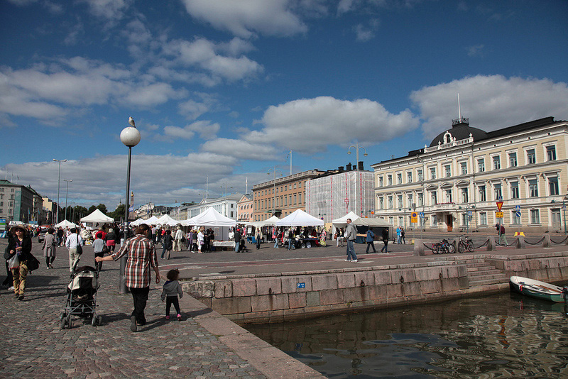 ヘルシンキのマーケット広場 -1- 素朴なハンドクラフトのお店たち